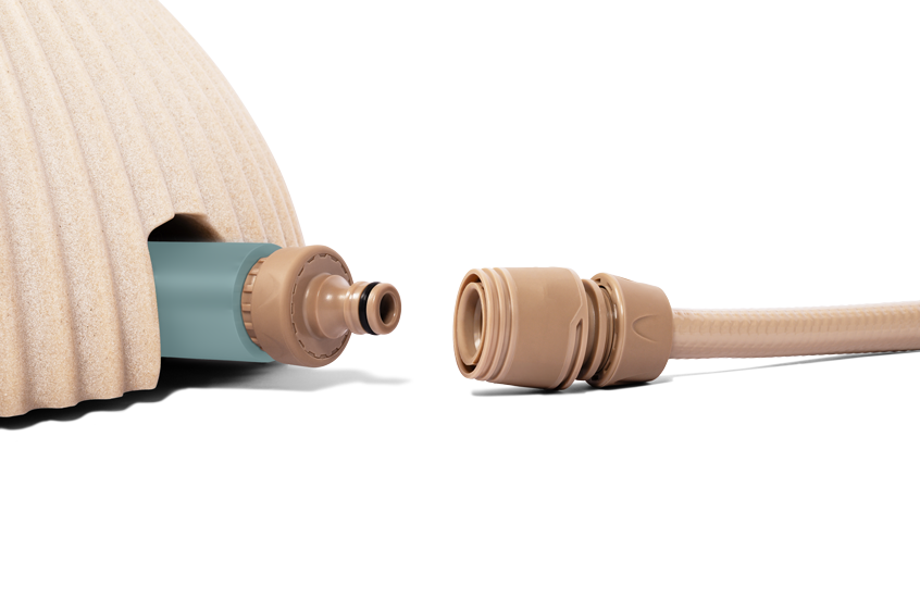 JEE-O IZI Turquoise — garden hose connection detail